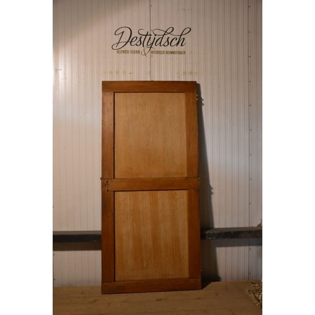 Oude eiken tweevaks paneeldeur