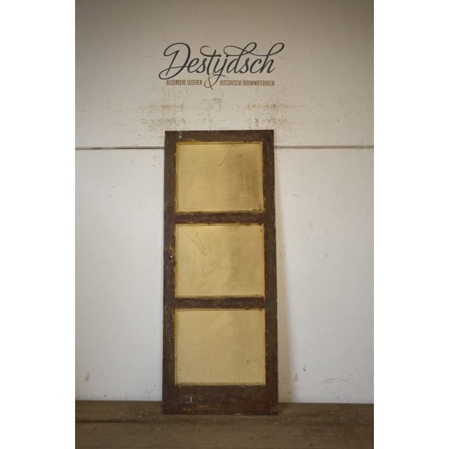 Oude paneeldeur met 3 vakken