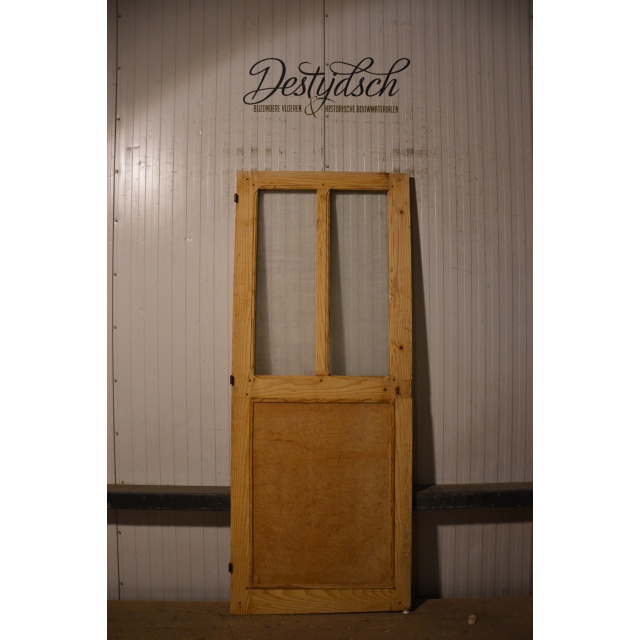 Oude geloogde deuren  