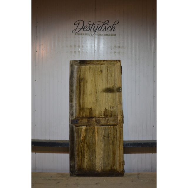 Oude geloogde opdekdeur      