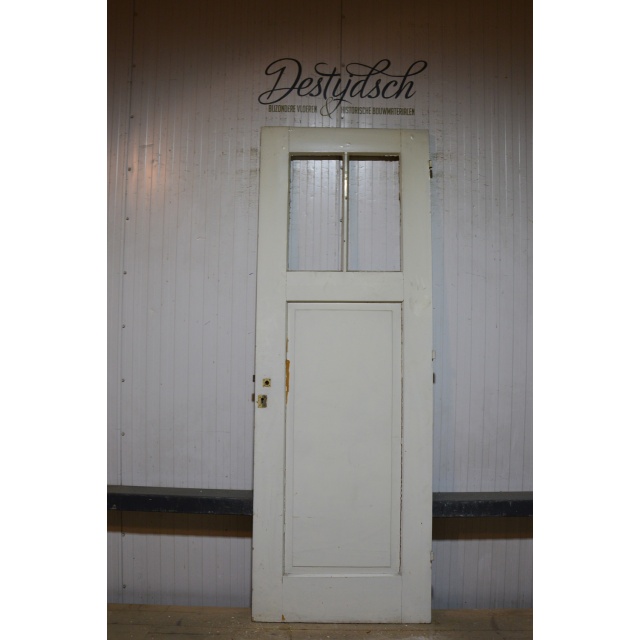 Oude drievaks paneeldeur met glas     