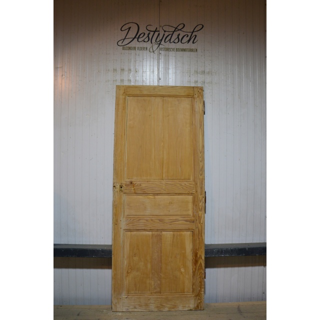 Oude geloogde deur   