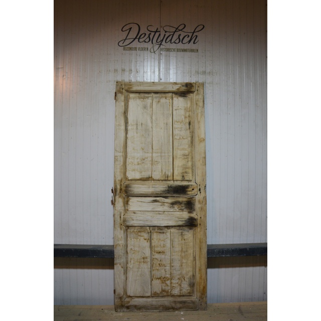 Oude geloogde deur     