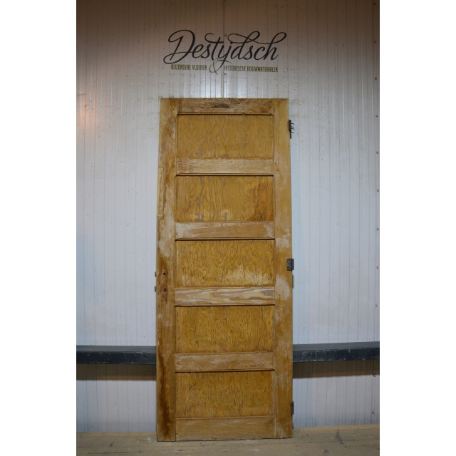 Oude geloogde deur      