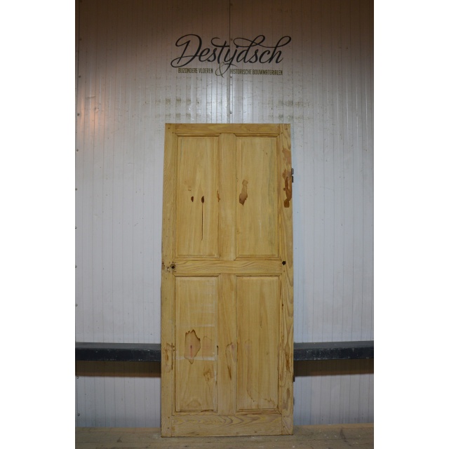 Oude geloogde deur      