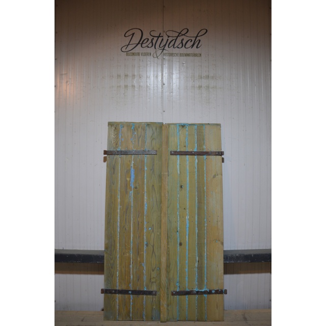 Set oude geloogde luiken   