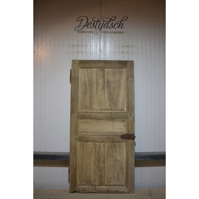 Oude geloogde deur  