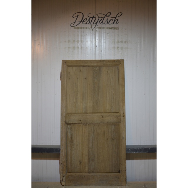 Oude geloogde eiken deur  