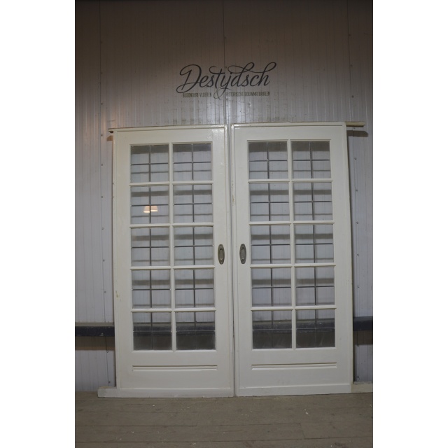 Set oude deuren met glas in lood