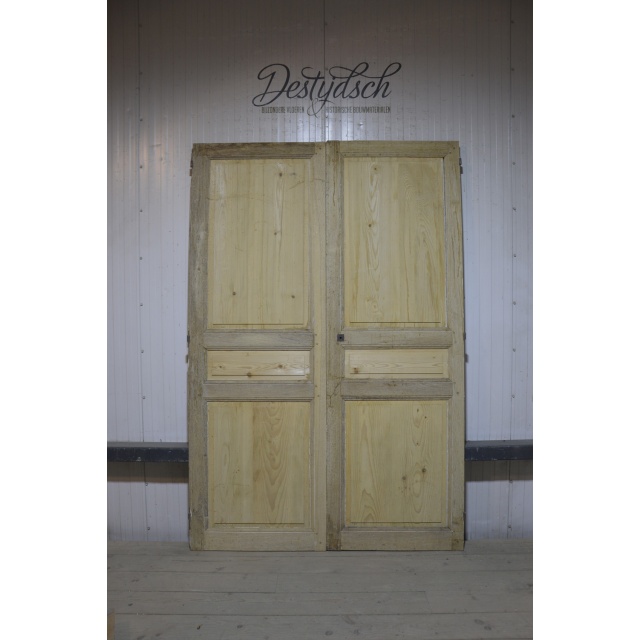 Set oude geloogde deuren 
