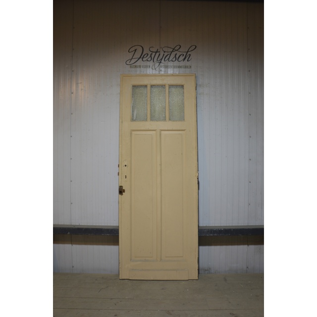 Oude paneeldeur met ruitjes 