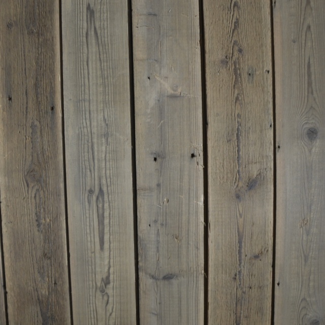 Geborstelde oude grenen planken 