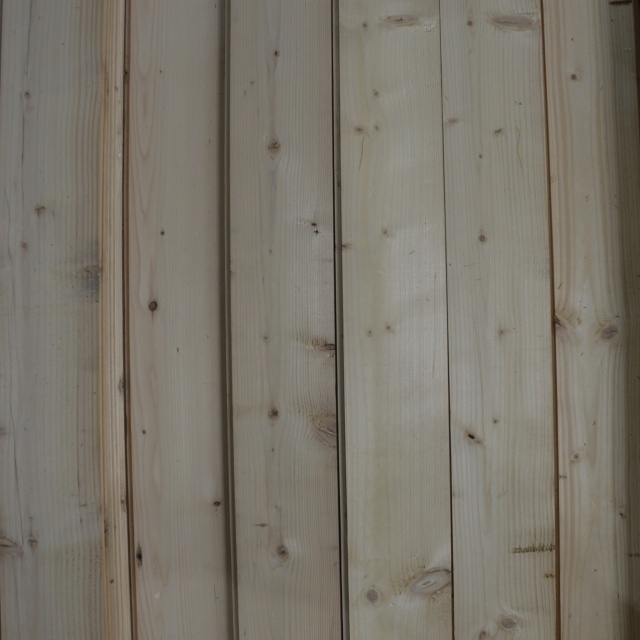 Vuren planken gezaagd uit oude balken 