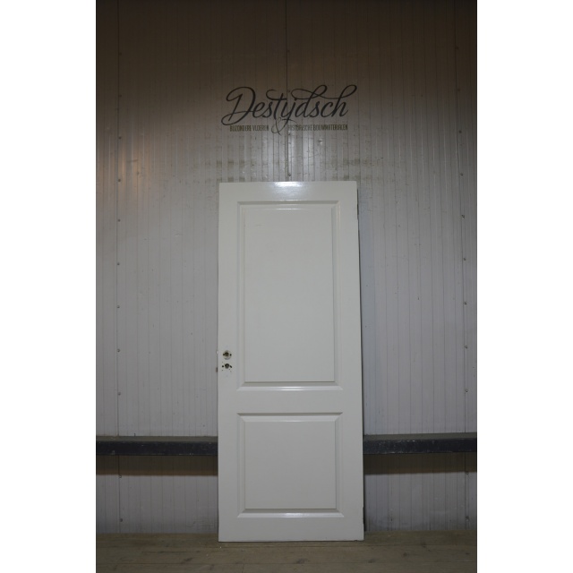 Oude tweevaks boardpaneeldeur 