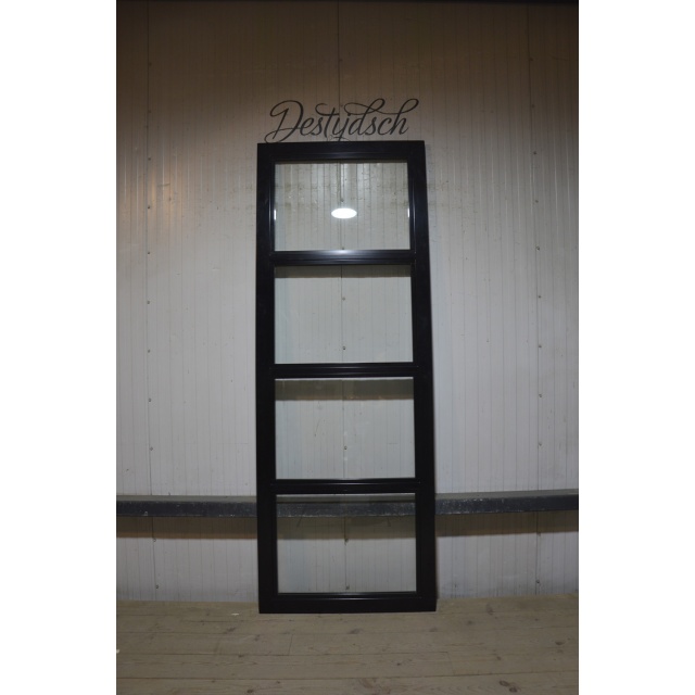 Gebruikte zwartstalen deur met glas