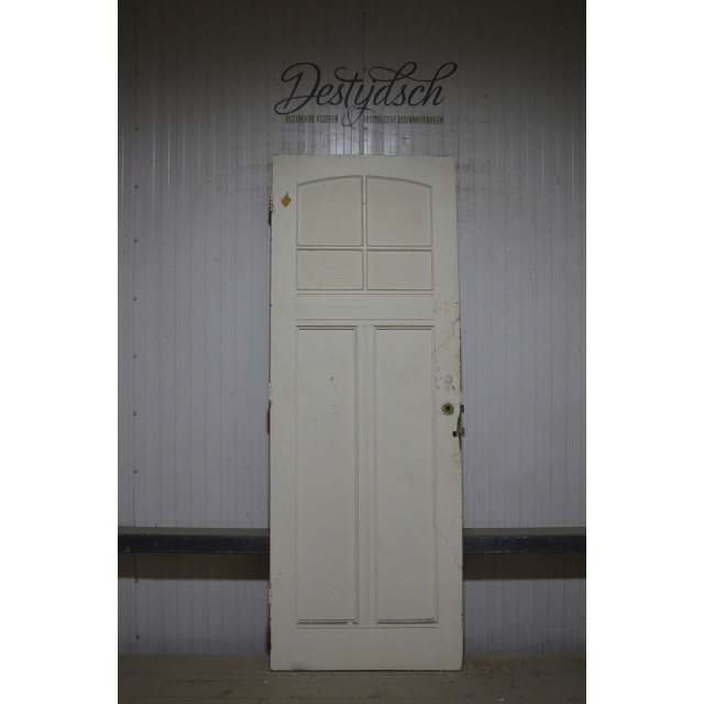 Klassieke drievaks paneeldeur met ruitjes 