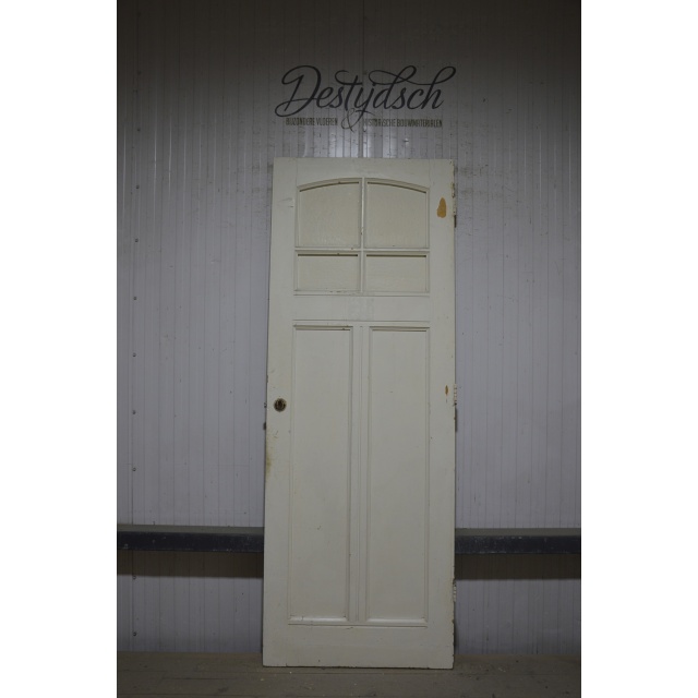 Klassieke drievaks paneeldeur met ruitjes 