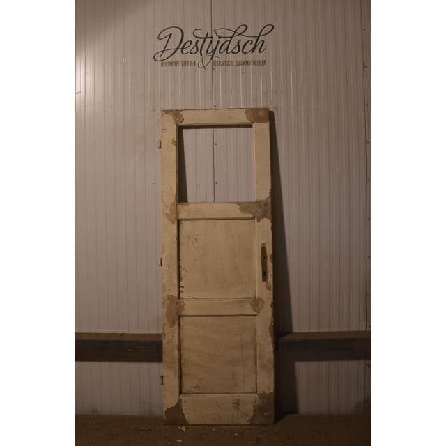 Oude drievaks opdekpaneeldeur